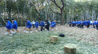 浜口様によるホラ貝を合図に作業位置に移動